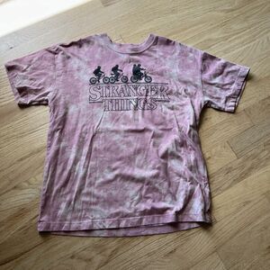 Stranger Things T-Shirt Netflix Classic Logo Bike Silhouette pink tie dye Tee S